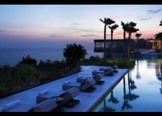 알릴라 울루와뚜[ALILA ULUWATU] 풀빌라